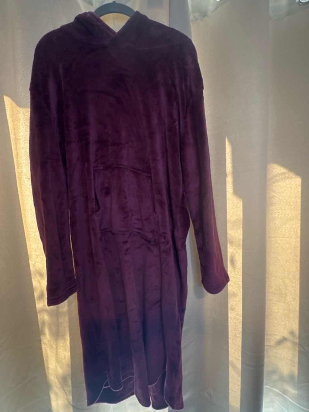 32 Degrees Plush Hooded Robe in Deep Plum